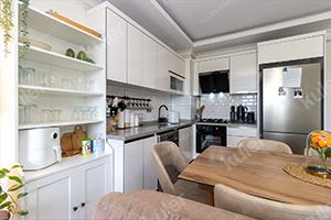 BEYOĞLU PİRİPAŞA'DA HALİÇ MANZARALI 2+1 SATILIK DAİRE [EŞYALI]